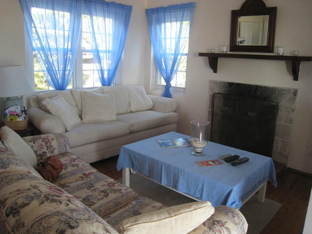 Grape Bay Cottages Mount Pleasant Room photo