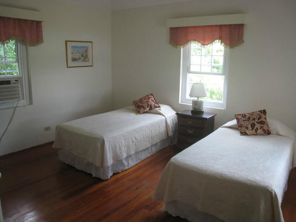 Grape Bay Cottages Mount Pleasant Room photo